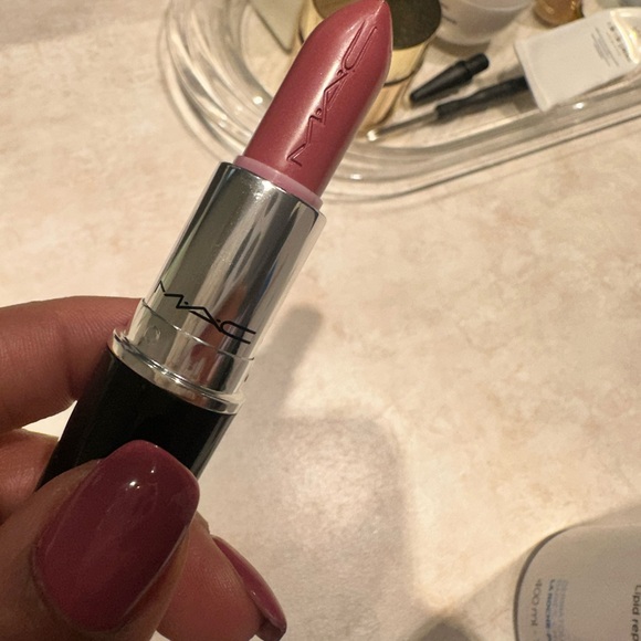 MAC Cosmetics Lustrous Lipstick SYRUP - Picture 1 of 6